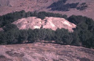 En la cumbre rocosa del Garizim, algunos vestigios del templo de la época persa