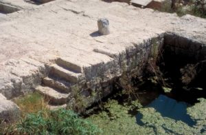 Vestigios de un muelle del puerto de Cesarea marítima