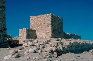 Torres y fortificaciones de ARAD reconstruidas después de la campaña del faraón Chechonk