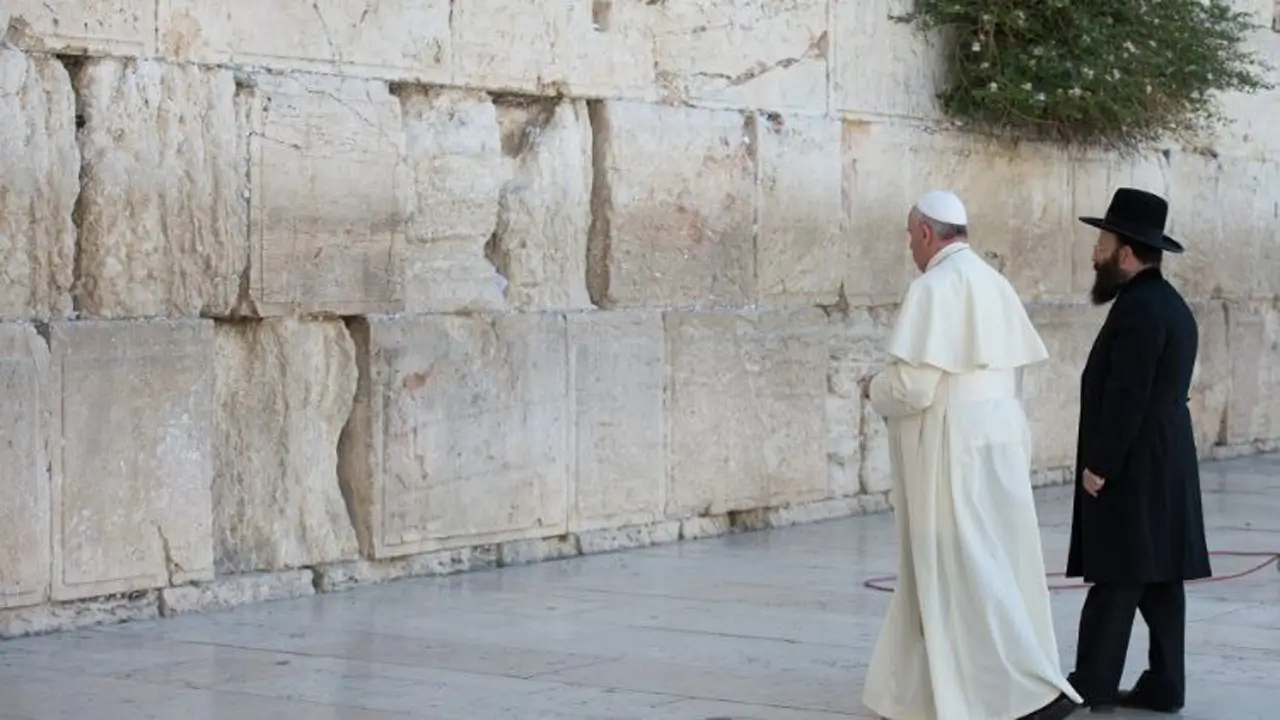 The Bible “In Two Voices”: Jews and Christians Compared